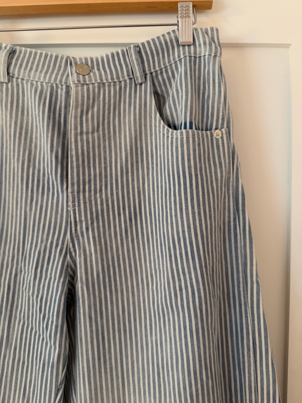 ee:some women’s denim vintage style white stripped barrel jeans - Picture 3 of 4